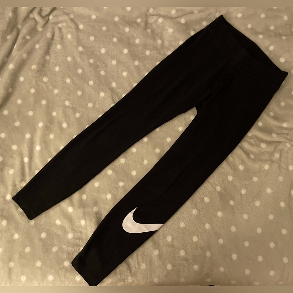 Nike swoosh everyday legging